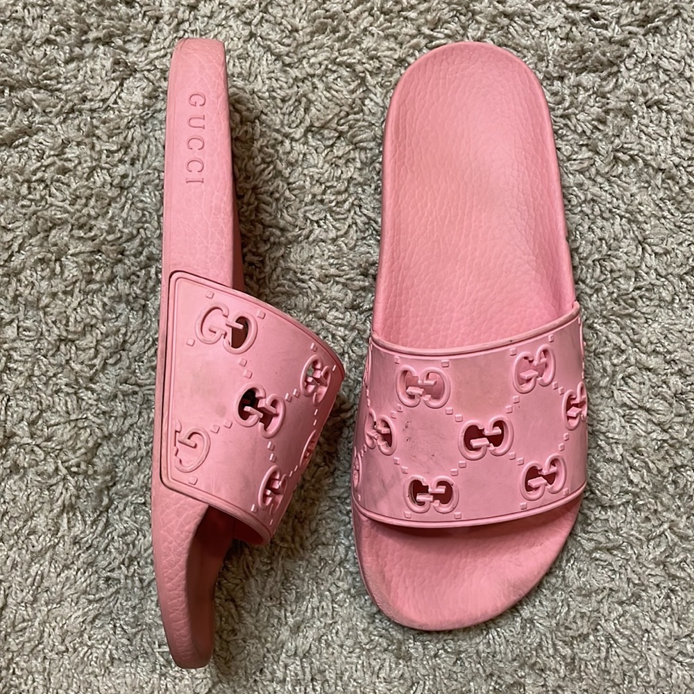 Salmon Gucci slides